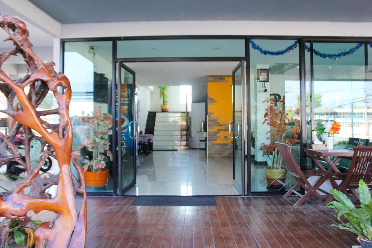 Plus Hotel Loei Exteriör bild