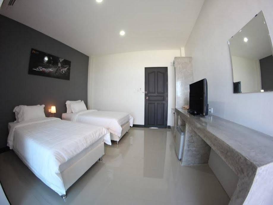 Plus Hotel Loei Exteriör bild