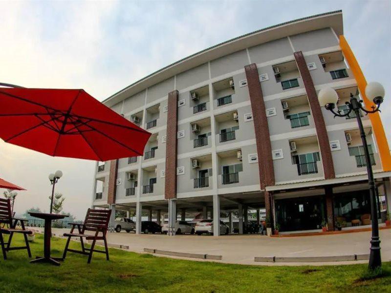 Plus Hotel Loei Exteriör bild