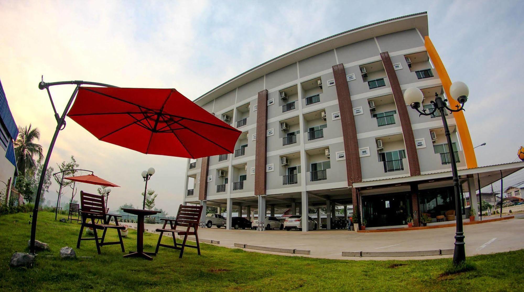 Plus Hotel Loei Exteriör bild