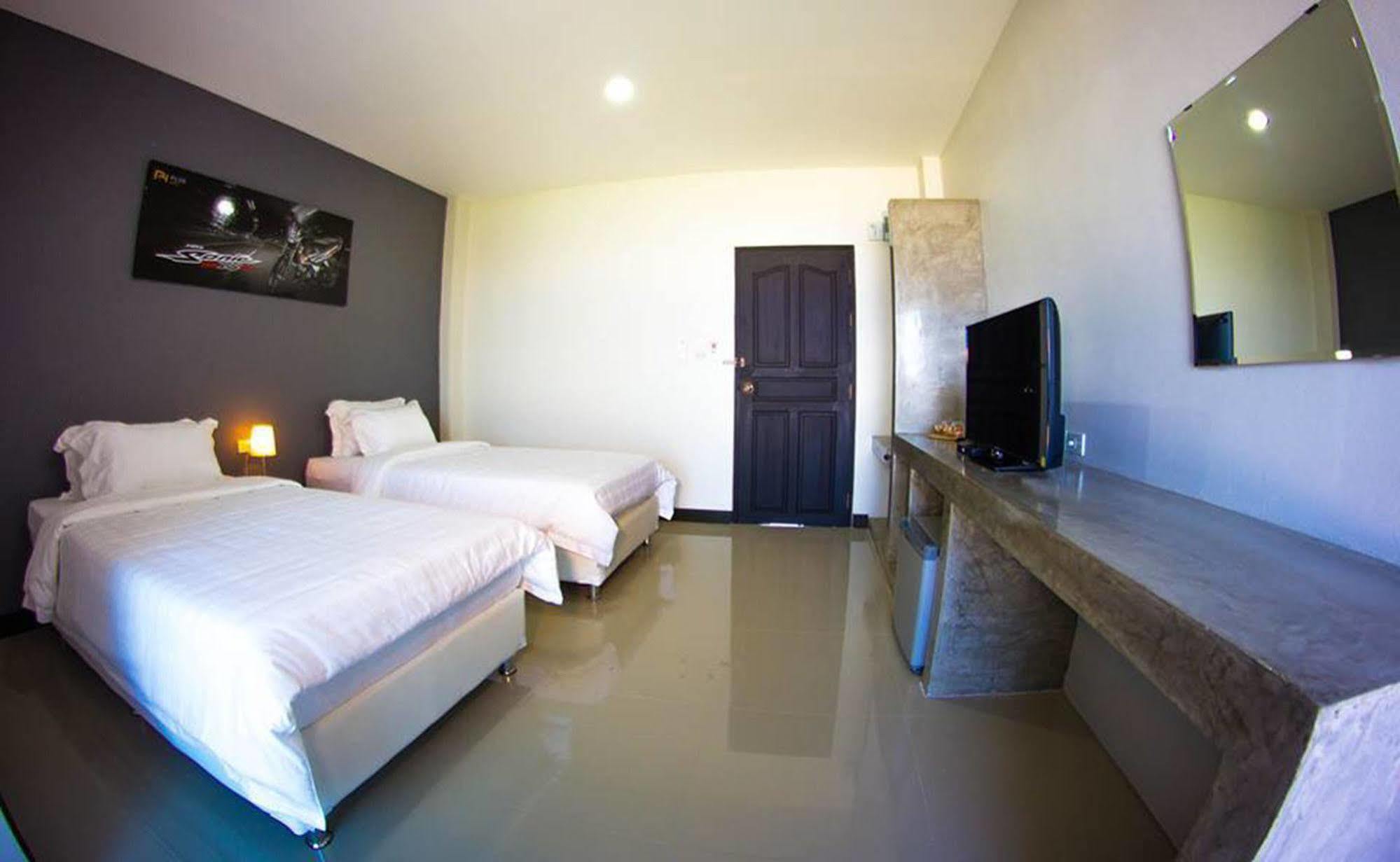 Plus Hotel Loei Exteriör bild
